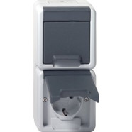 Gira 478030 Tweevoudige wandcontactdoos met randaarde 16 A 250 V~, verticaal, m