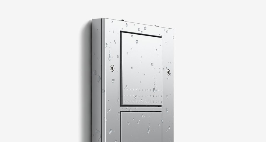 Gira TX_44 spatwaterdicht schakelmateriaal op een buitenmuur